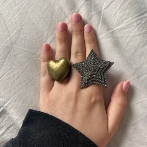Statement ringar okända märken - Jätte snygga statement ringar från okända märken. Passar till fester osv❣️