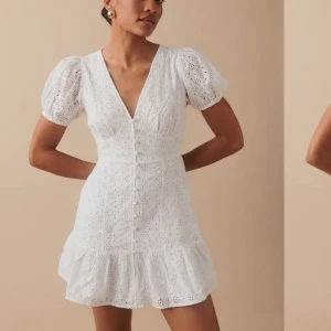 slutsåld klänning - Helt oanvänd klänning med prislapp kvar från ginatricot i storlek S. Säljs inte längre och är helt slutsåld! Perfekt nu till sommaren. Skriv för egna bilder😊 nypris 499. Har andra liknande klänningar på min sida också!