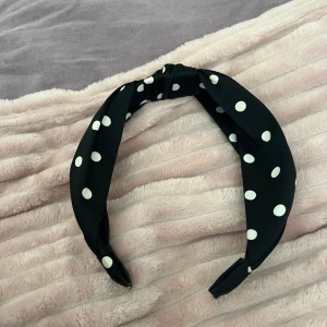 Fyra fina diadem 💓 - Diadem i bra skick ❤️ Pris kan diskuteras 🙈