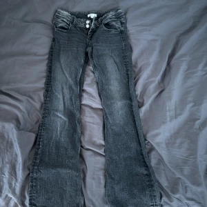 !!SÄNKT PRIS!! - Jätte fina jeans från Gina tricot. Inga defekter och sparsamt använda! Köpta för 349 kr 