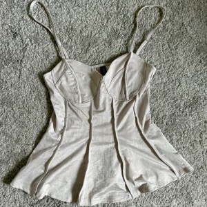 Topp - Superfin silvrig topp från Hm som bara är använd en gång💓