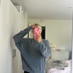 Tröja - Från Lindex, är använd därav billigare priset, men fortfarande fint skick!🥰