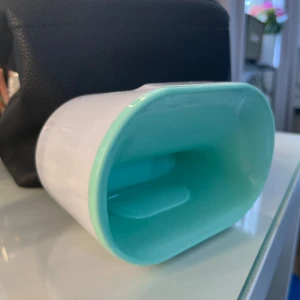 Nagellampa  - Säljer en nagel lampa, knappt använd då jag går till salong och gör naglar: 75kr köptes för 300