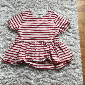 Zara tröja  - Nyskick, aldrig använd   Pris kan diskuteras vid snabb affär!❤️
