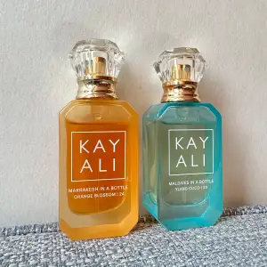 Två parfymer från Kayali’s vacay in a bottle. Säljer båda och originalförpackningen tillsammans. 10ml i vardera, endast testade🤍