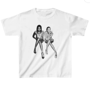 Baby tee - Jättefin baby tre från ”In print we trust”, knappt använd så jättefint skick. Köpt för cirka 500kr💗💗