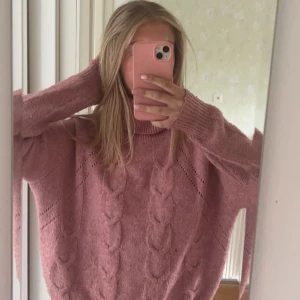 Stickad tröja - Rosa stickad polotröja från lager 157🩷
