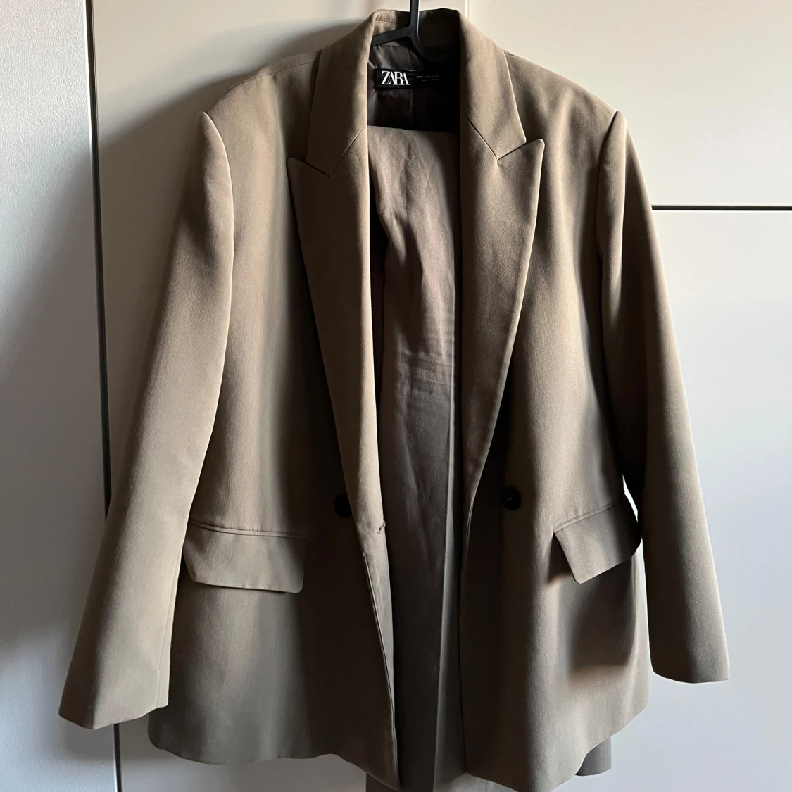 Mörkgrönt kostymset från Zara - 90