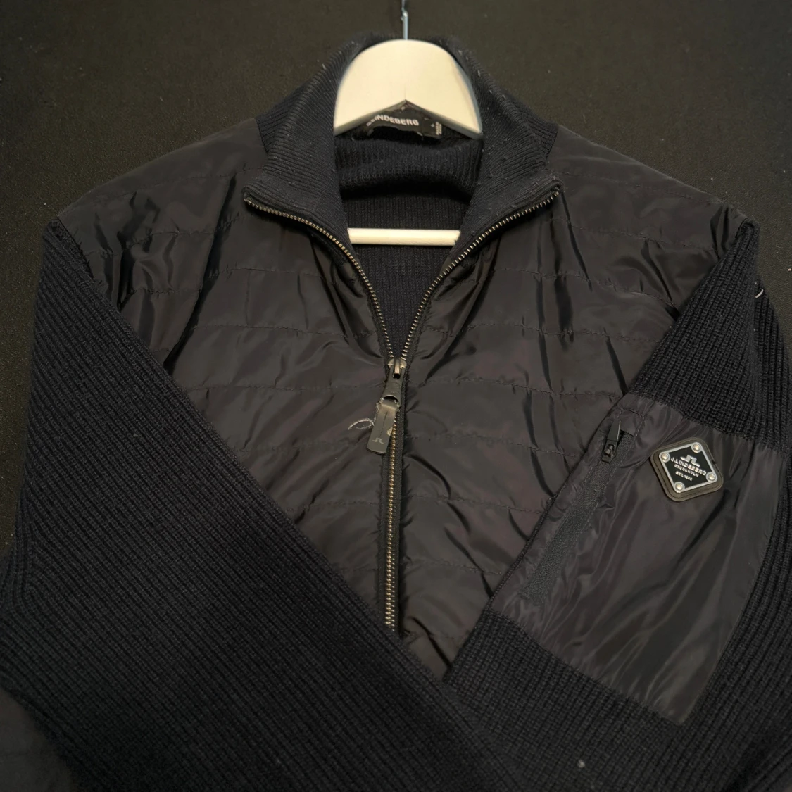 Säljer en perfekt vår och höst cardigan från JL