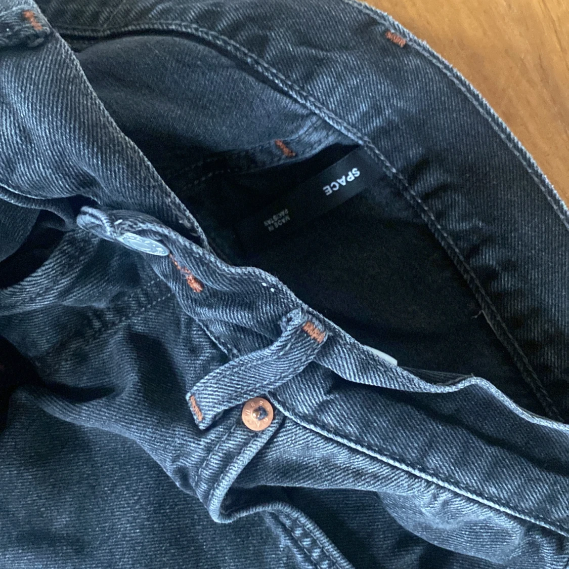 Weekday space jeans w28L30 mörkgrå  - 90