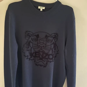 Kenzo tröja - Säljer denna kenzo tröja i 100% ull. Aldrig använd. Storlek M
