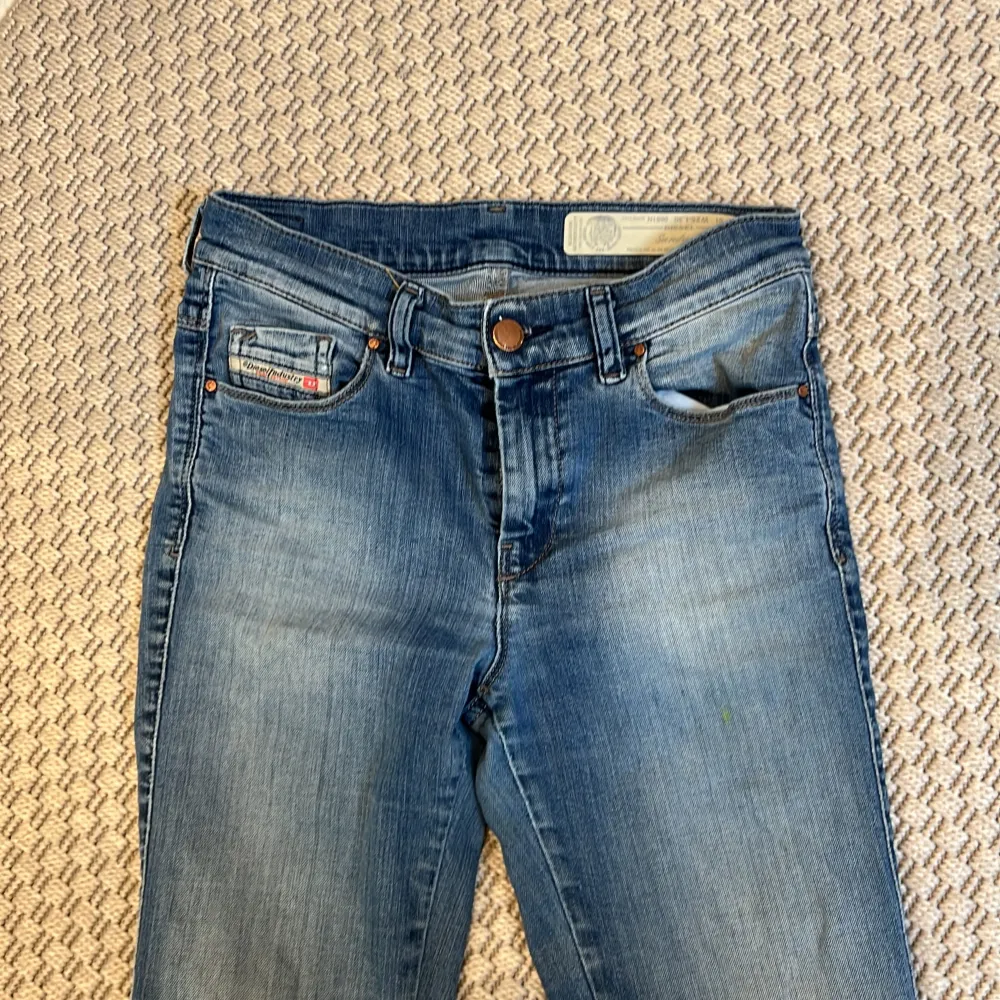 Fina disel jeans som har jättefin kvalitet, lite korta på mig som är 163cm.. Jeans & Byxor.