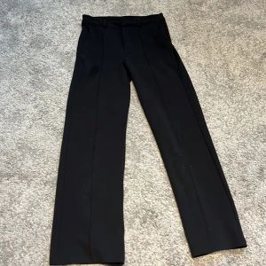 Kostymbyxor med sträck i mitten - Bra skick