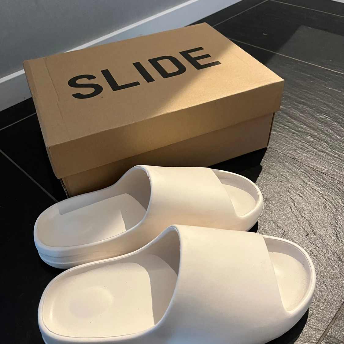 Yeezy slides  - 91