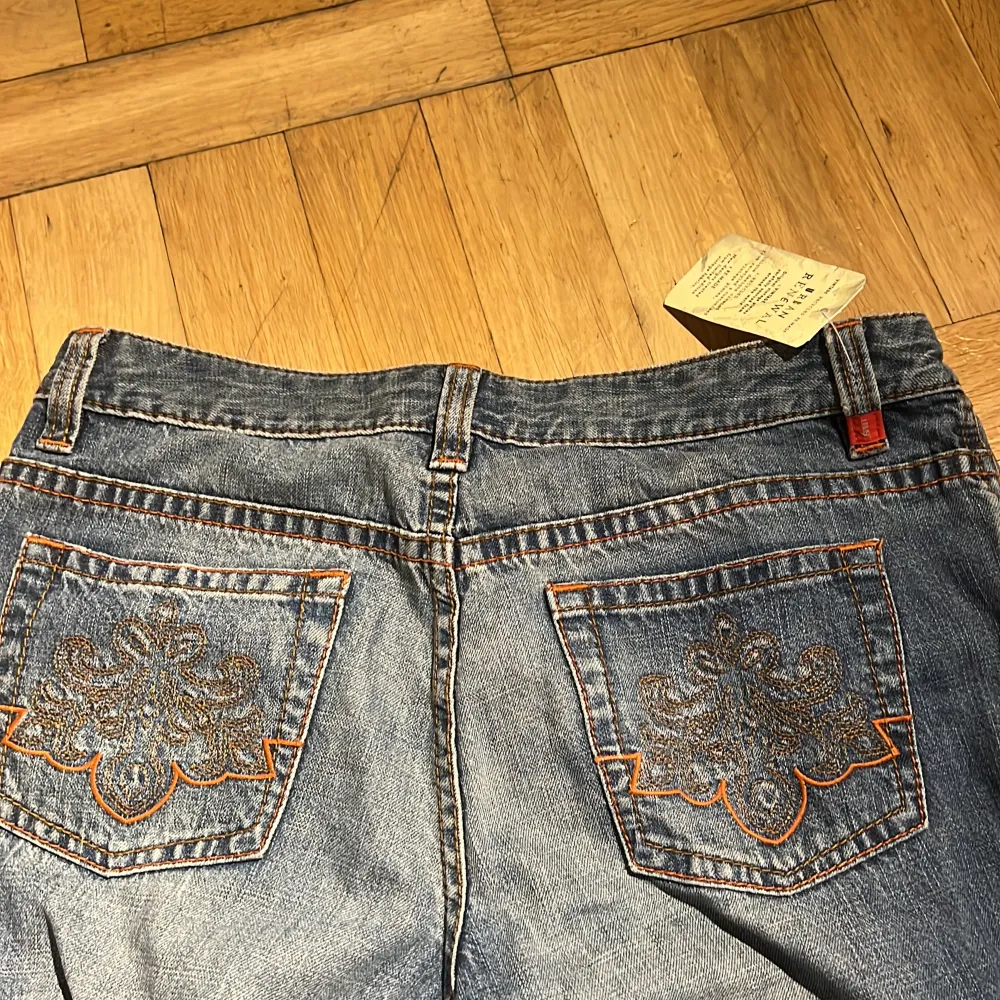 helt nya, aldrig använda,  modellen short,  köpta för 700 . Jeans & Byxor.