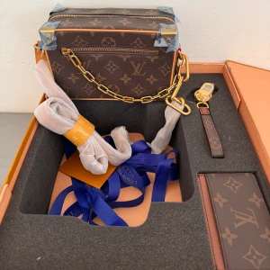 Axelväska, korthållare  - Oanvänd 