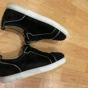 Loubs - Storlek 43 Skick 8/10 Dustbags medföljer Har flertalets referenser