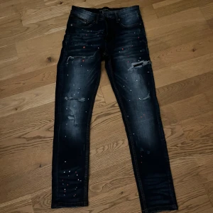 Jeans - Supply & demand jeans i helt nytt skick. Storlek 30/32