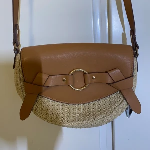 Beach bag - En sommar väska perfekt för beachdays och passar fantastisk med sommar outfits. Ny skick