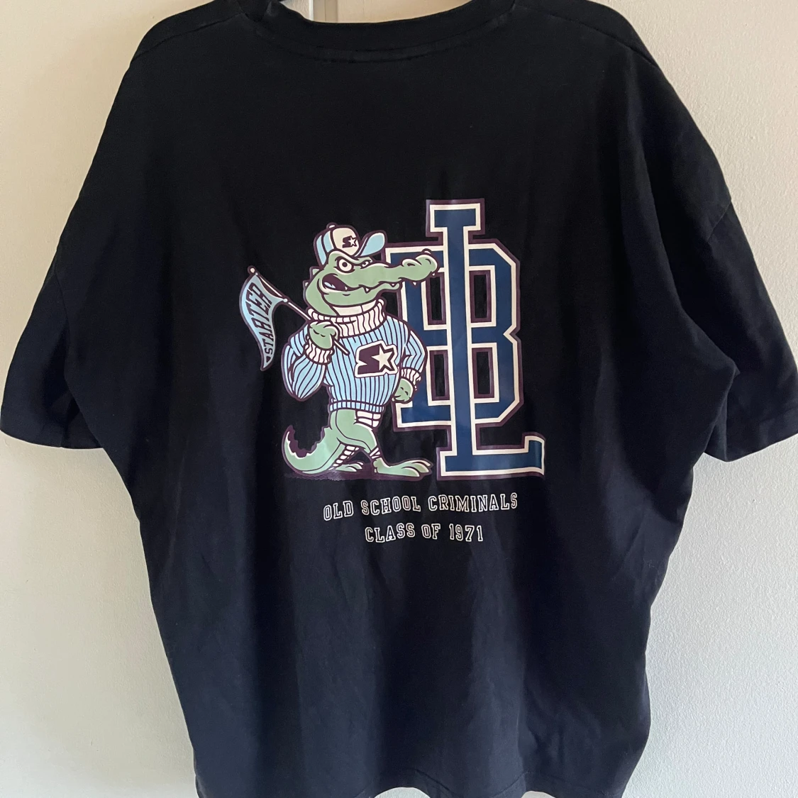 Svart t-shirt med tryck - 92