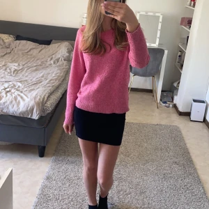 Stickad tröja  - Säljer då den inte kommer till användning 