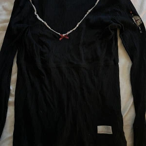 Odd Molly tröja, 1st - Storlek M/L , passar mig som är 165 och har storlek M. Väldigt tunn och skön, använd få gånger, bra skick. 