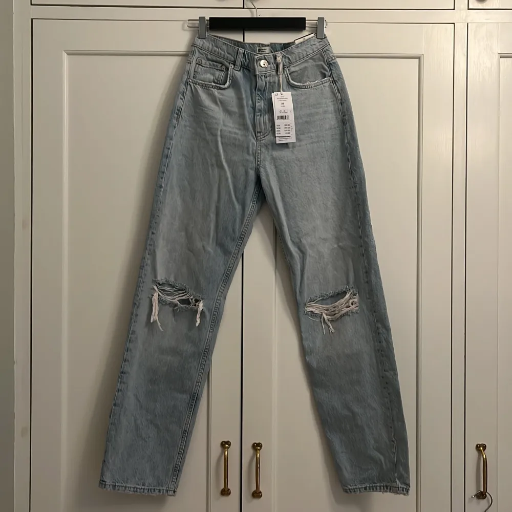 Supersnygga ljusblå premium jeans. Hög midja. Aldrig använda pga för små. Storlek 36. Nypris 599kr. . Jeans & Byxor.