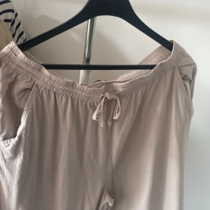 Linnebyxor - Beiga linnebyxor som är i superfint skick❤️