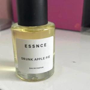 Essence parfym - Parfym från essence jag har bara provat den 1 till 3 sprut.