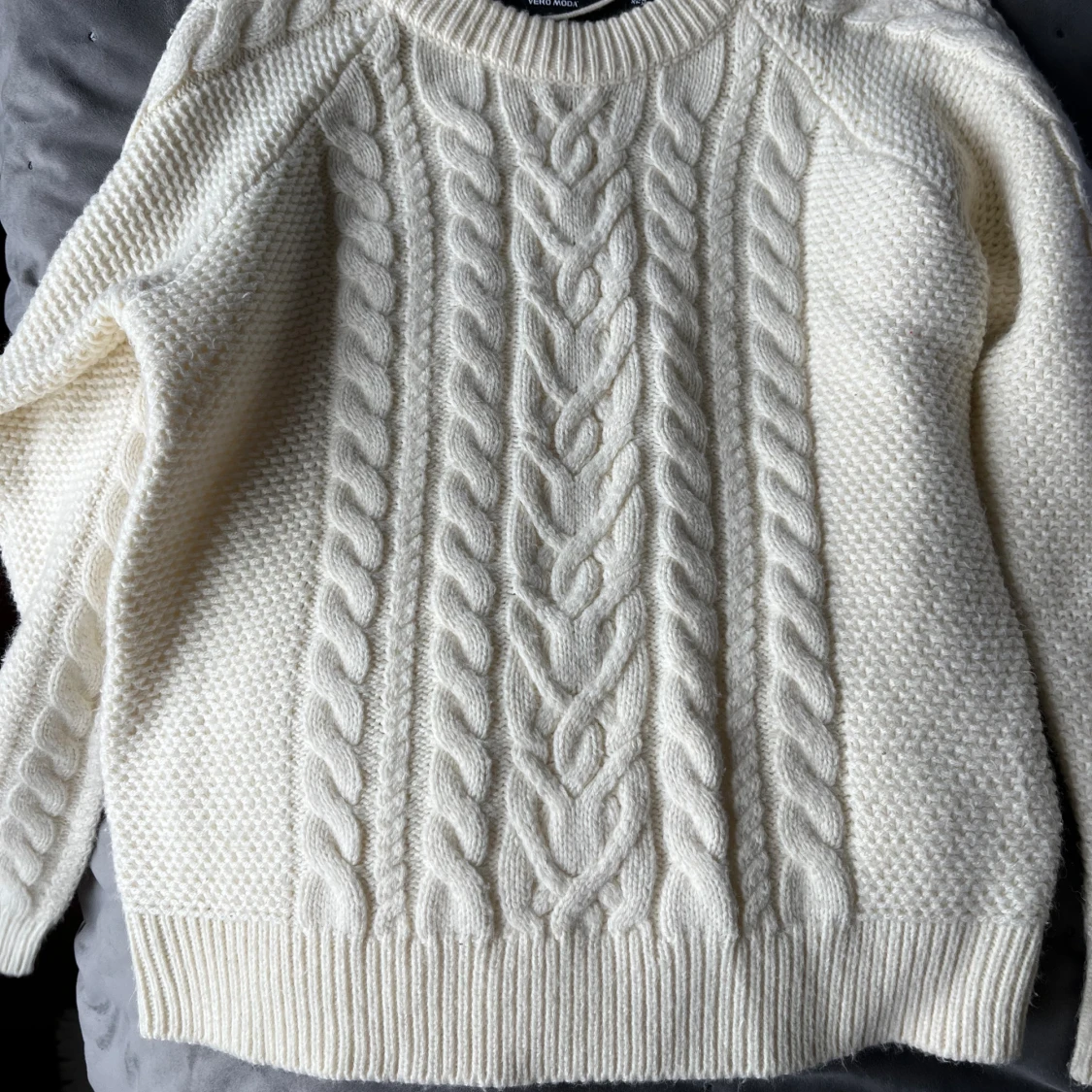 Vit stickad tröja  - 90