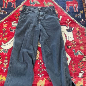 Skate jeans  - Jeans från weekday x lee med storlek w28