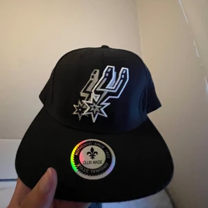 Mitchell & Ness keps  - Säljer denna kepsen från Mitchell and ness 😊 är öppen för prisförslag! 