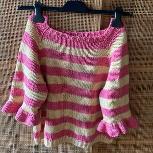 Unik tröja - Tröjan är oanvänd🤩 Supersnygg gul rosa stickad tröja💗Den har inget märke.