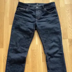 Nya Hugo boss jeans, använda 2 gånger Storlek 33/32