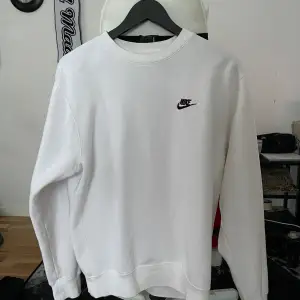 Mycket fin vit Nike tröja ett nybart skick