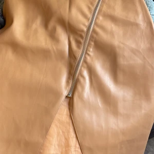 Kjol - Kjol i fuskskinn 