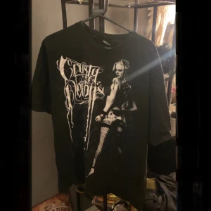 T-shirt med snygg tjej på  - Super fin T-shirt💖💖💖