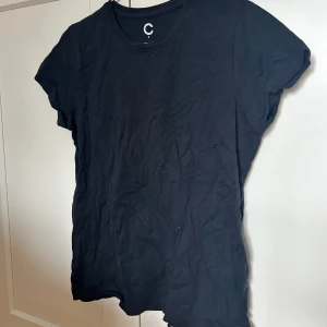 Pyjamas t-shirt  - Pyjamas t-shirt från Cubus . Aldrig använd. Mörk blå. 