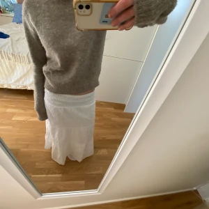 Stickad tröja - Säljer denna stickad tröja. Riktigt sparsamt använd, jätte gosigt material. Inga defekter. 