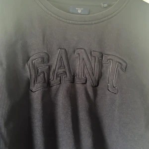 Gant sweater!  - Marinblå Gant tröja i storlek M, använd men är i bra skick. 