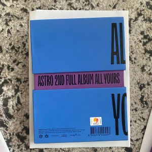 KPOP ALBUM ASTRO - Säljer denna album från ASTRO!! Allt är i bra skick. Albumet inkluderar allt (photocards, message card, m.m) + en stor poster. 