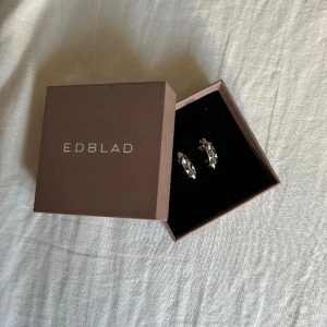 Edblad örhängen  - Säljer dessa Edblad örhängen då de tyvär inte kommer till användning längre. Vid eventuella frågor eller funderingar kom privat 💓