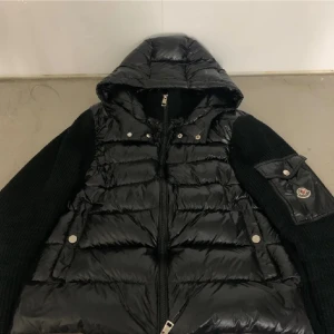 Moncler cardigan  - Säljer min nya moncler cardigan då den blivit för liten o Dene perfekt nu till våren o sommarn inga skador elr hål