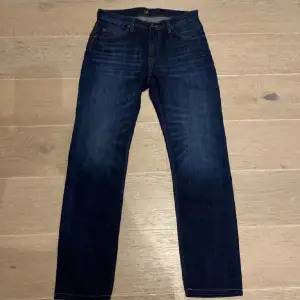 Lee jeans 30/32 Säljer för de blivit för små. Skriv gärna för fler bilder eller andra frågor. Pris kan diskuteras.