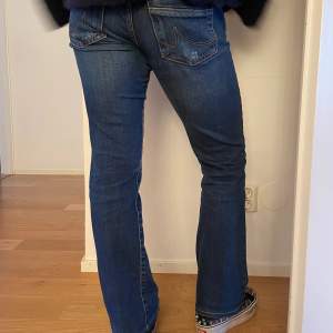 Superfina jeans från Ltb💕 Storlek 27’30 men uppsydda i benen. Passar mig som är 160. Priset kan diskuteras 