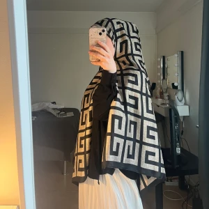 Hijab - Lång scarf bra kvalitet  med tag