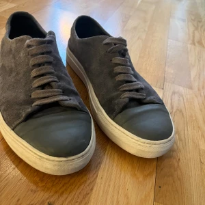 Arigato skor - Säljer nu mina arigato skor i olivgrön, helt okej skick