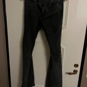 Byxor - Byxor från shein, väl använda men fortfarande i bra skick💕