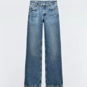 Ett par Midrise Zara jeans som inte används och aldrig gjorts, lappen sitter kvar och orginalpriset var 699kr 💛