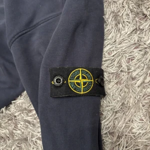 Stone island - En fet Stone island sweater som inte kommer till använd längre (priset är inte ristat i sten)